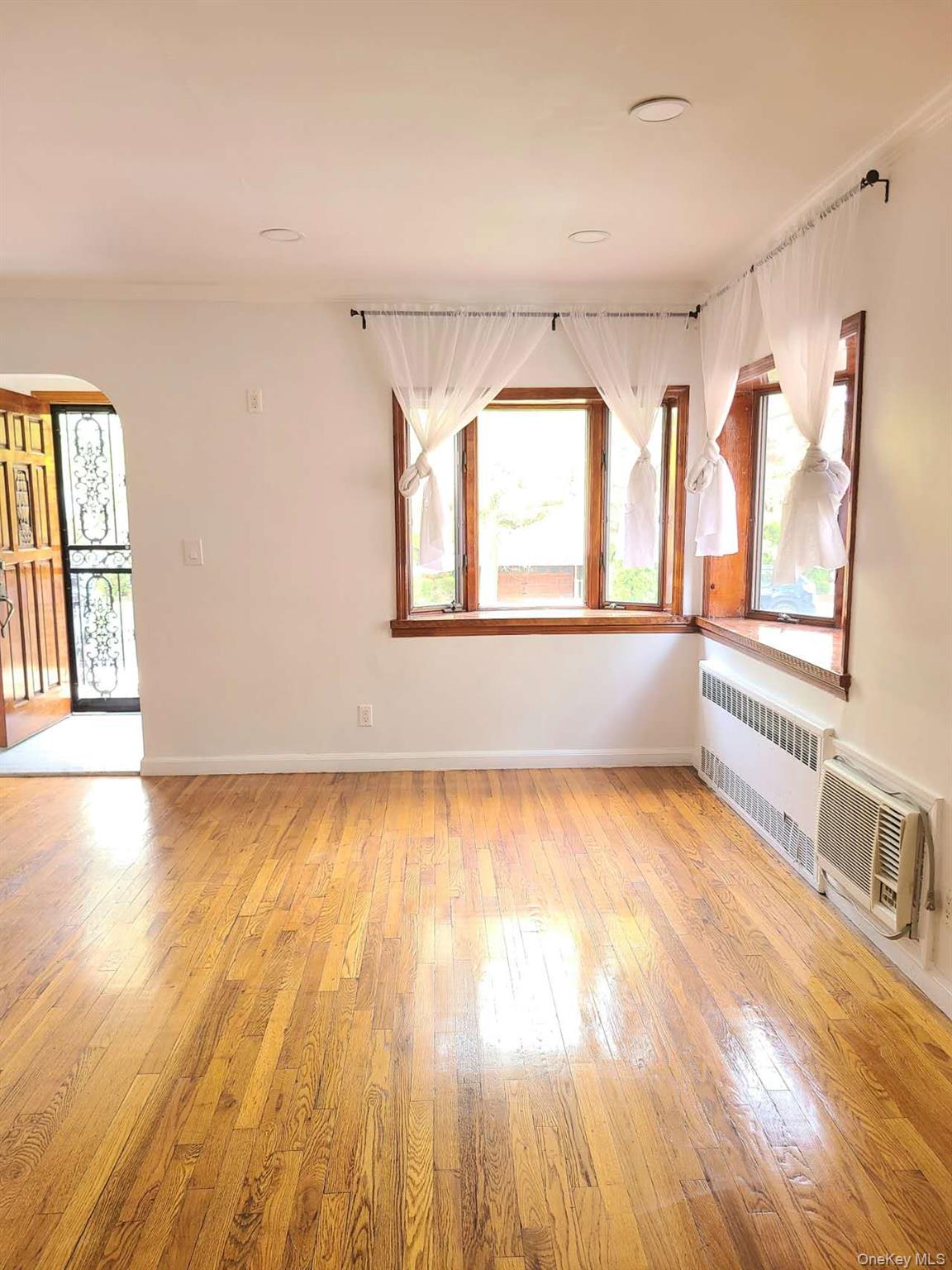 6473 Ellwell Crescent 1st Floor Property Photo 6