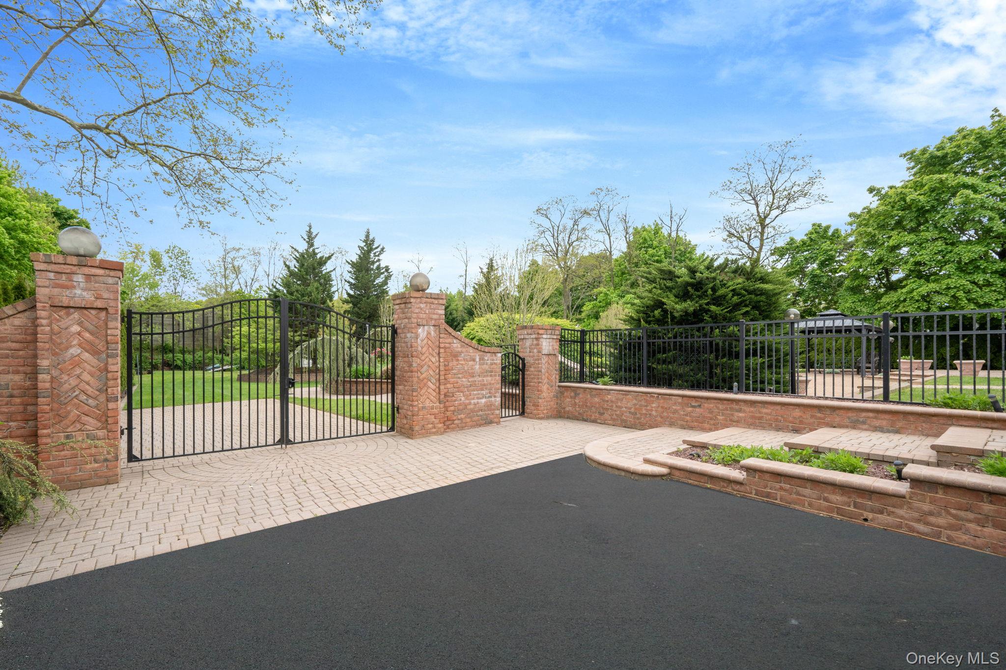 14 Penn Drive Property Photo 3