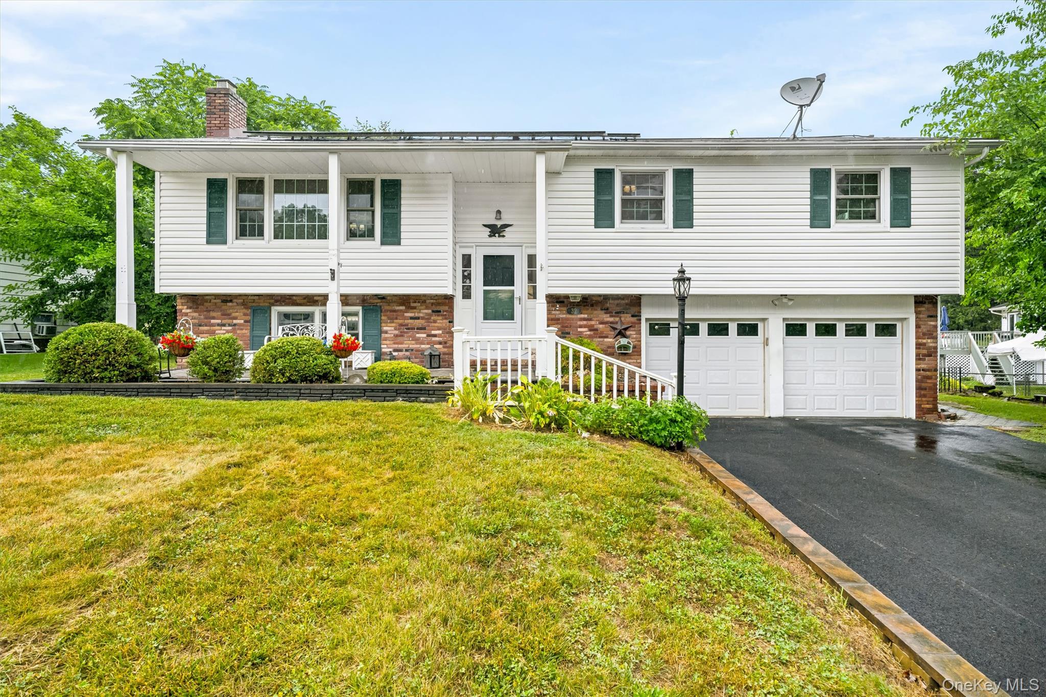 32 Clintonwood Drive Property Photo 1