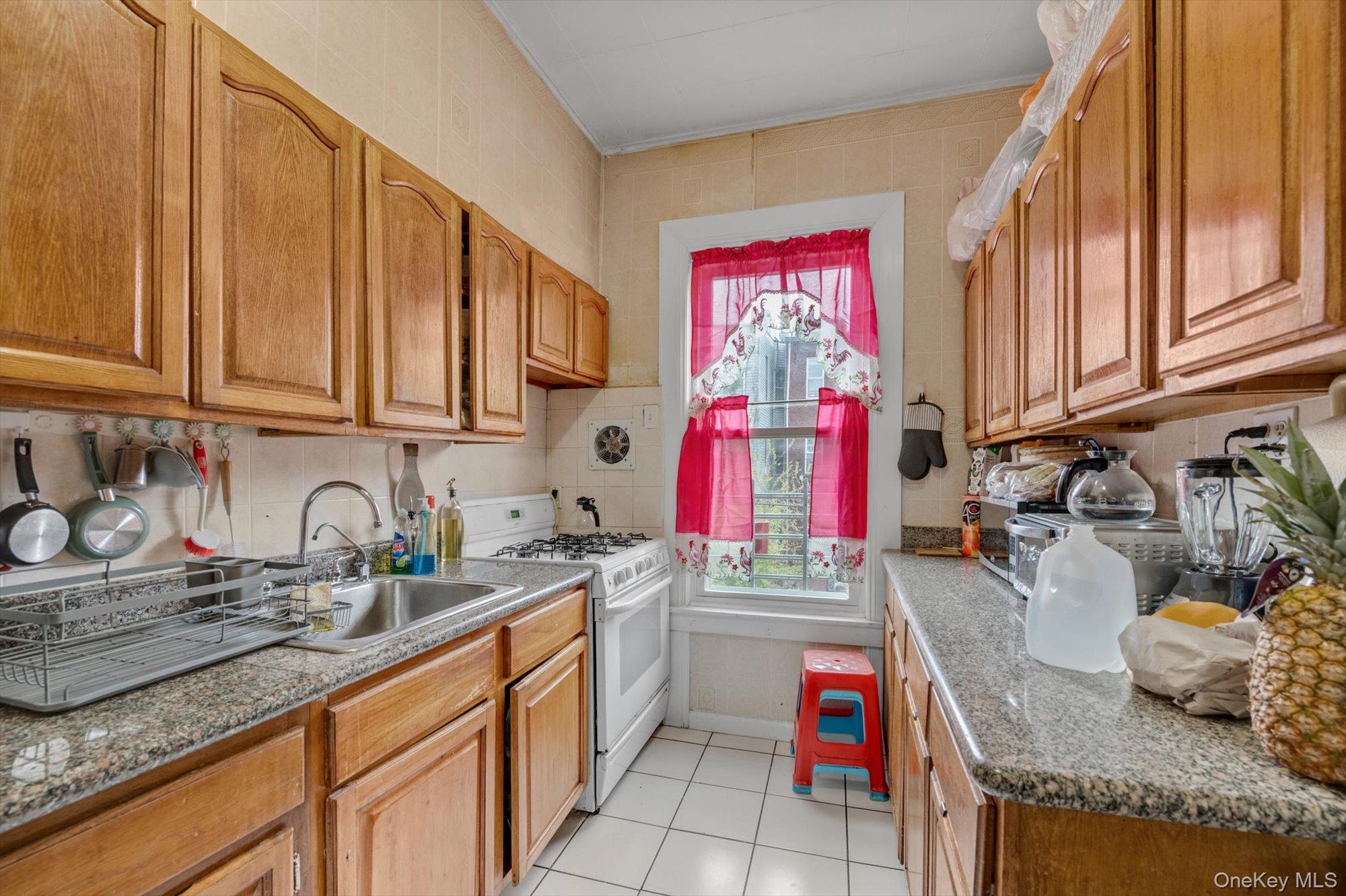 80 Van Siclen Avenue Property Photo 8