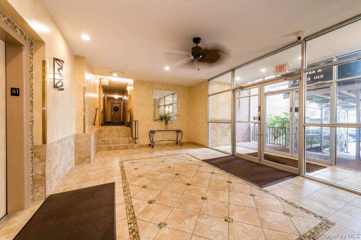 210 E Broadway 4d Property Photo 2