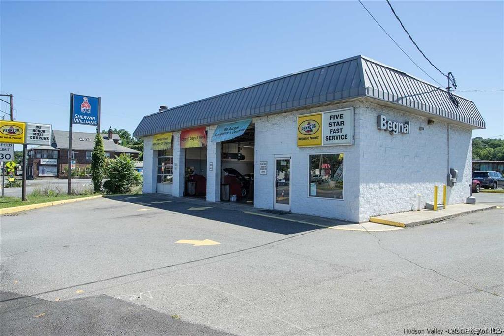 560 Albany Avenue Property Photo 1