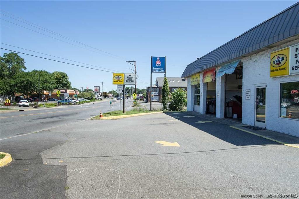560 Albany Avenue Property Photo 2