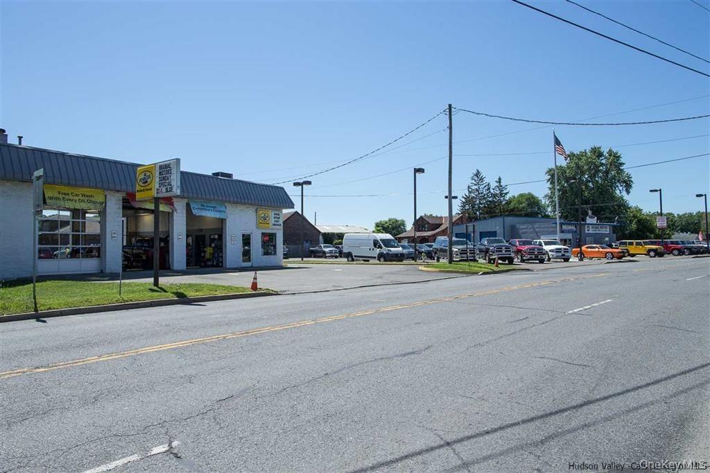 560 Albany Avenue Property Photo 4