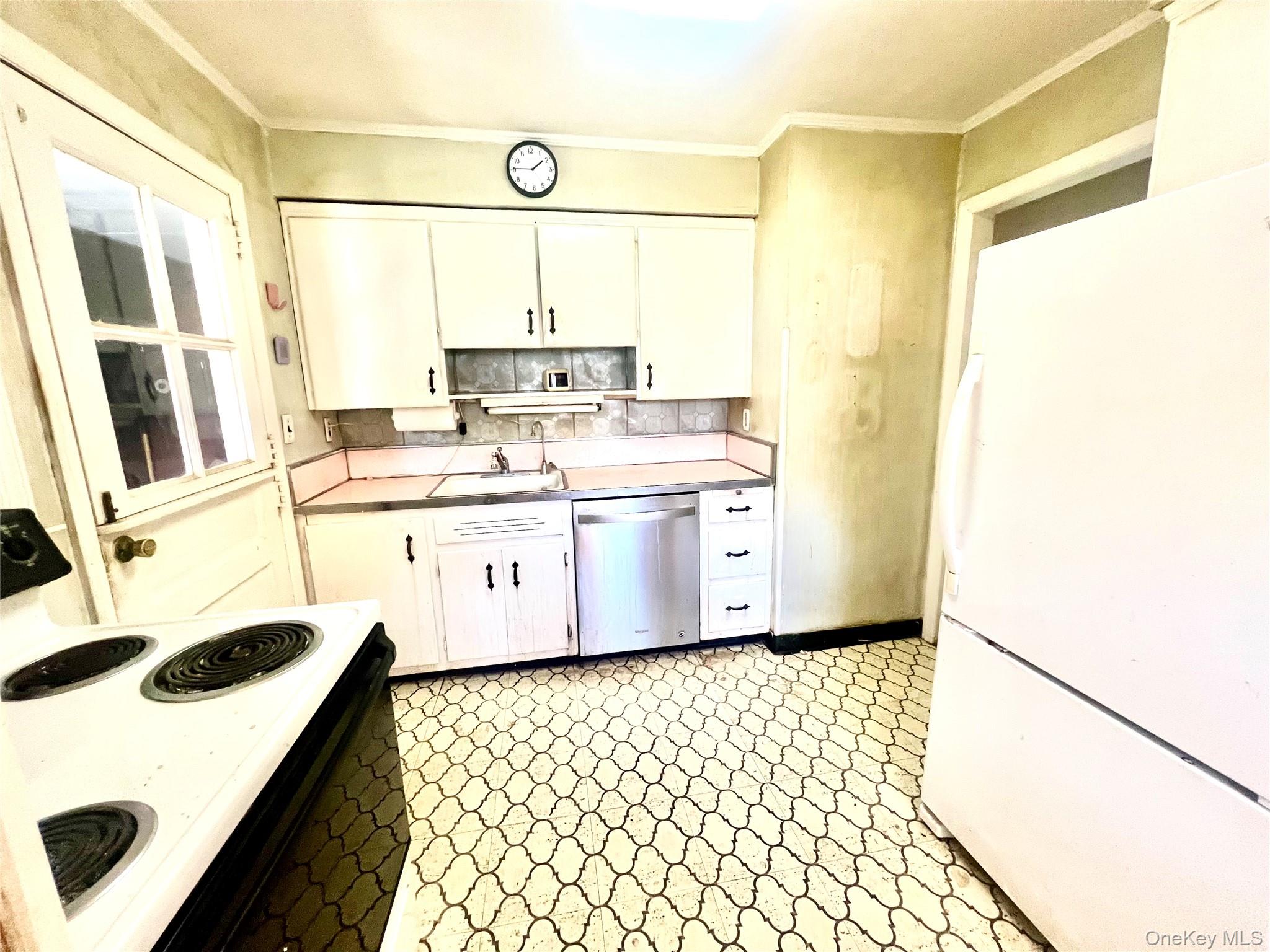 446 Howard Avenue Property Photo 5