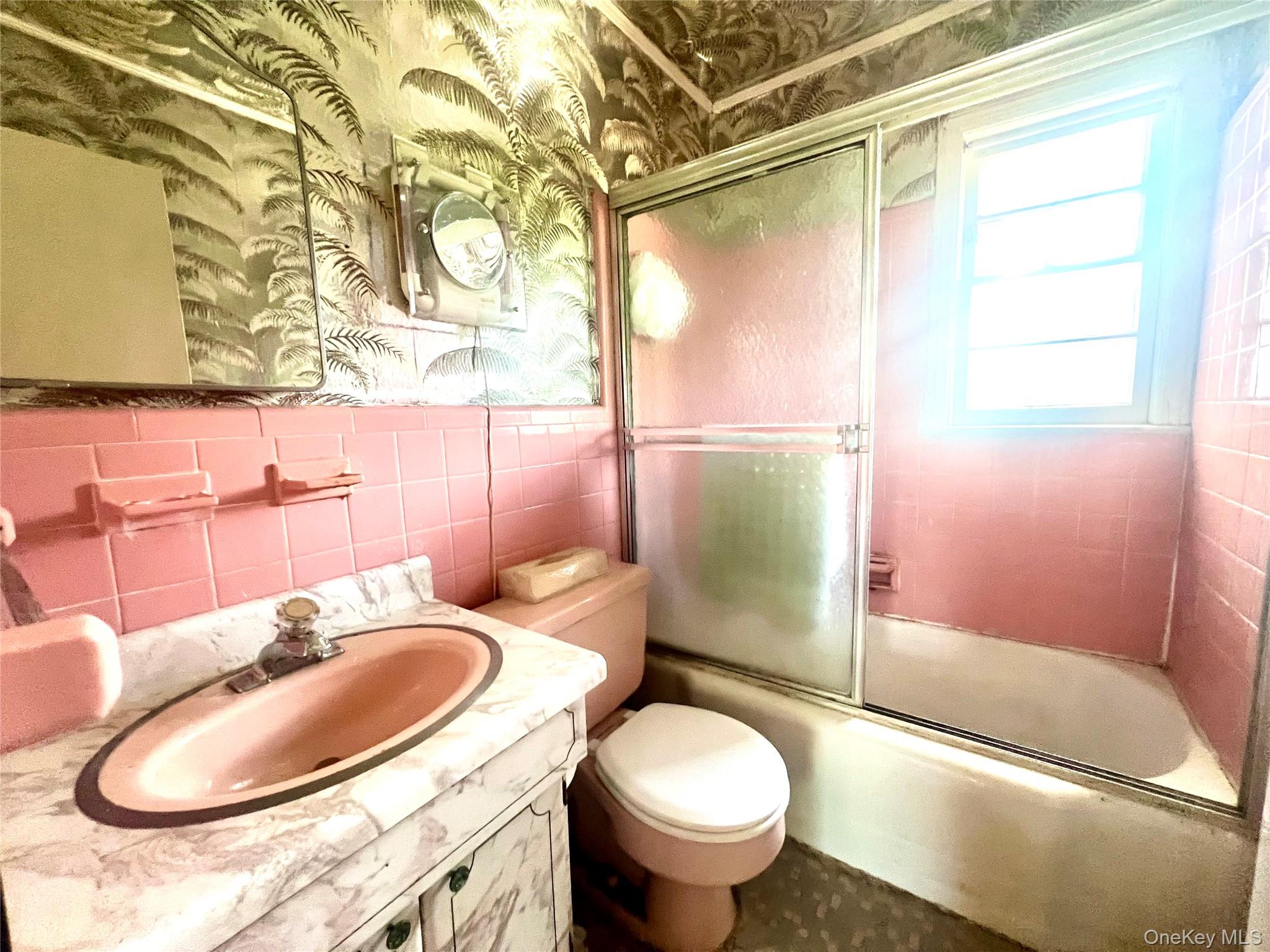 446 Howard Avenue Property Photo 9