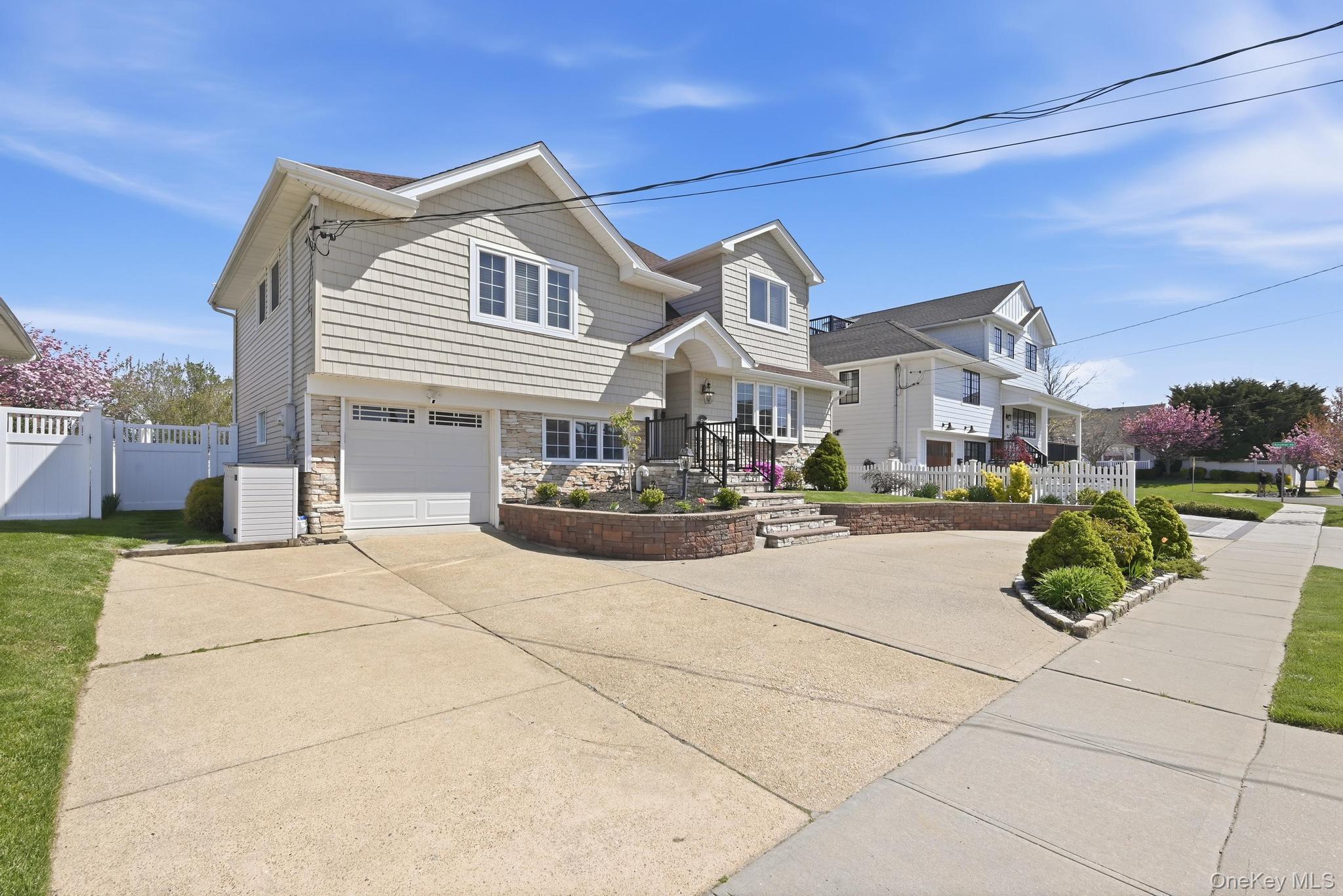 827 Channel Road Property Photo 2