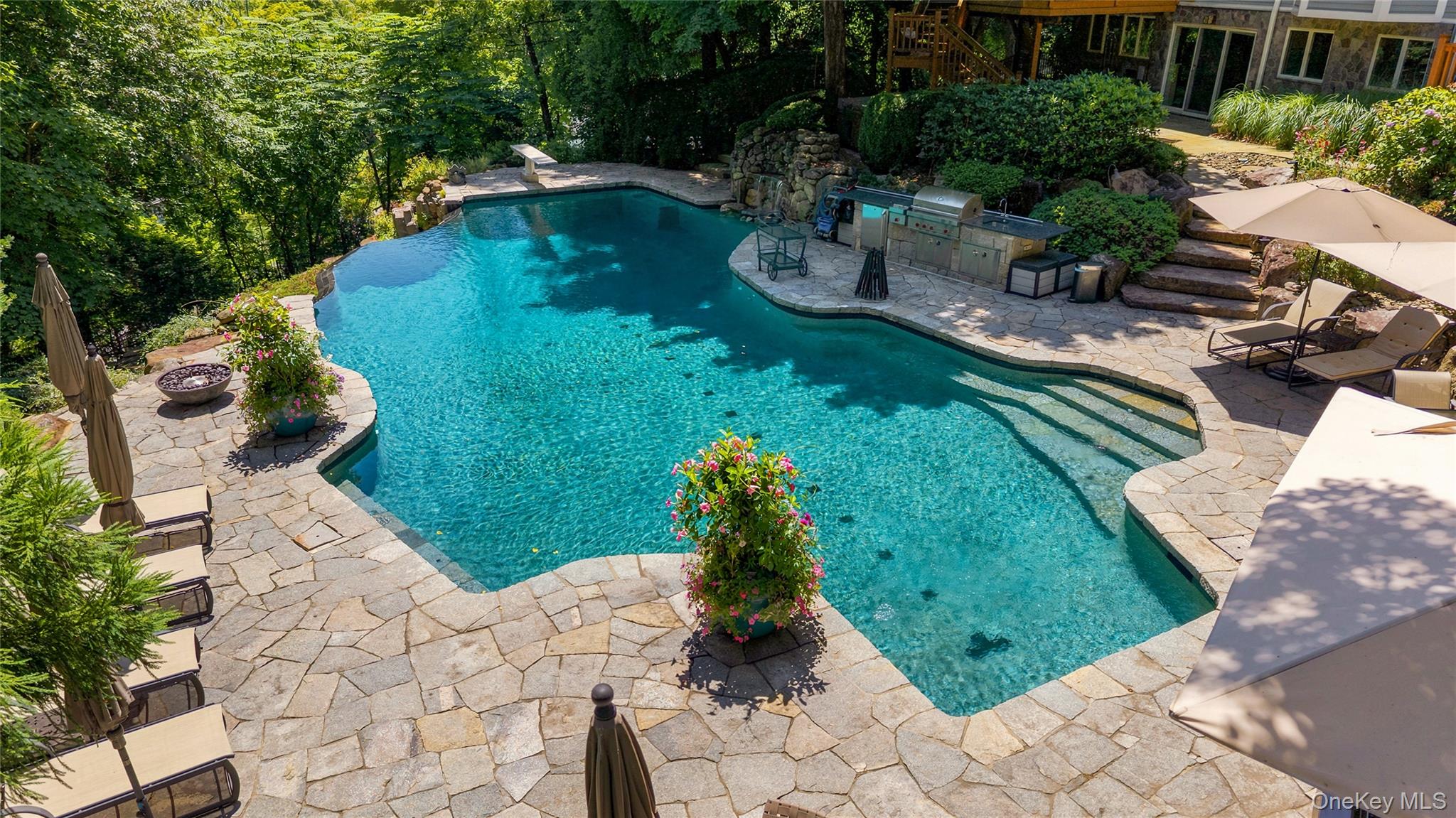 6 Canterbury Court Property Photo 4