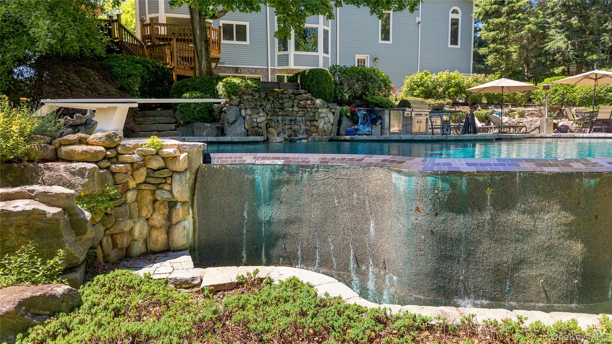6 Canterbury Court Property Photo 25