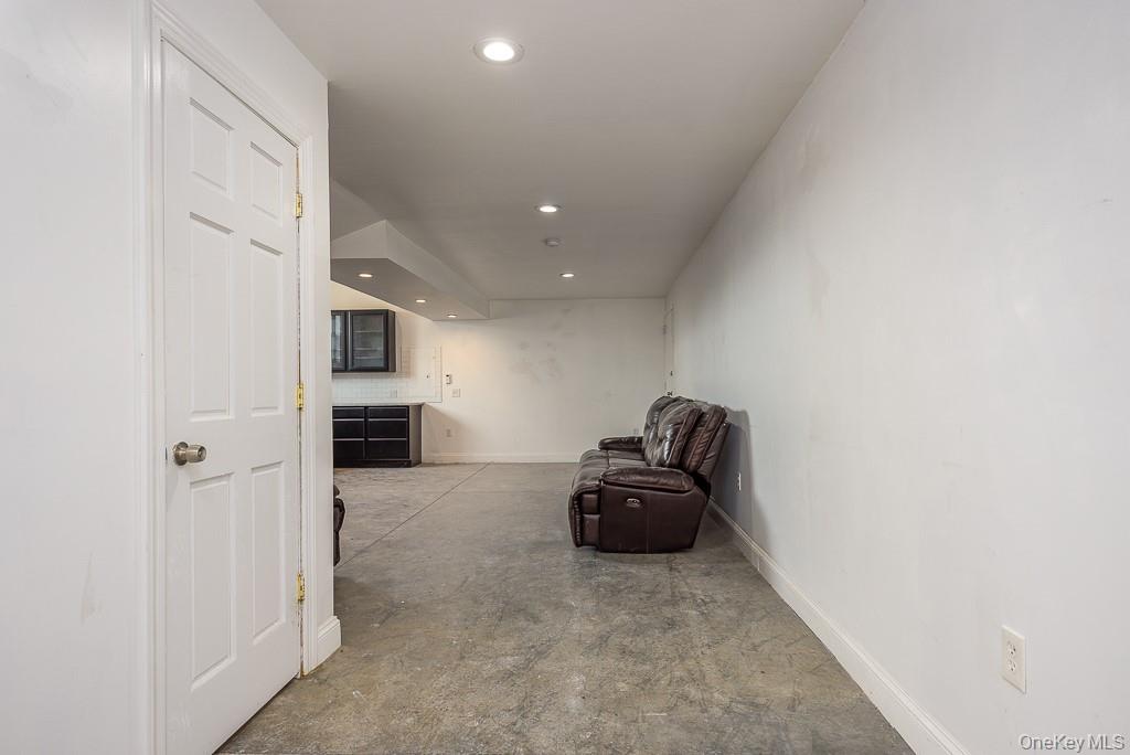 1 Teneyck Street Property Photo 33