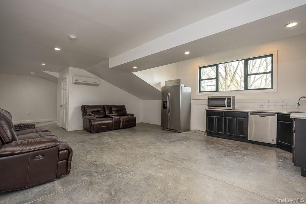 1 Teneyck Street Property Photo 35