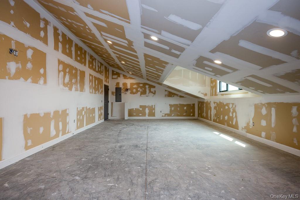1 Teneyck Street Property Photo 43