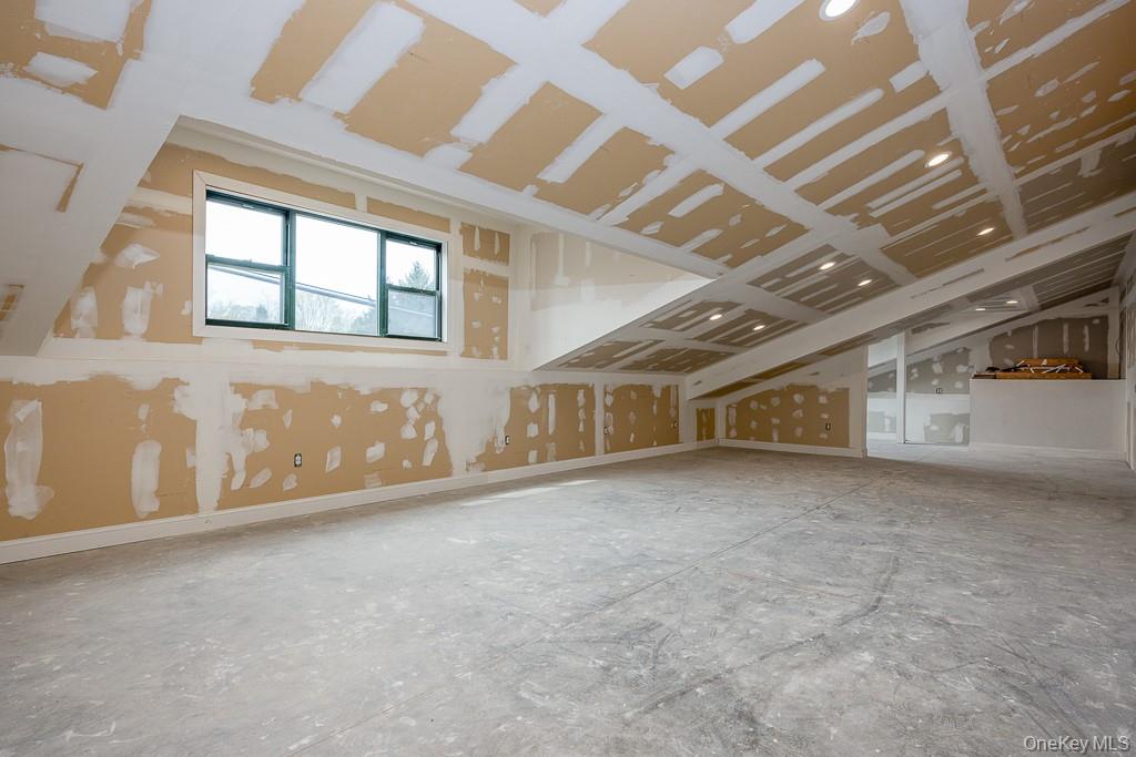 1 Teneyck Street Property Photo 45