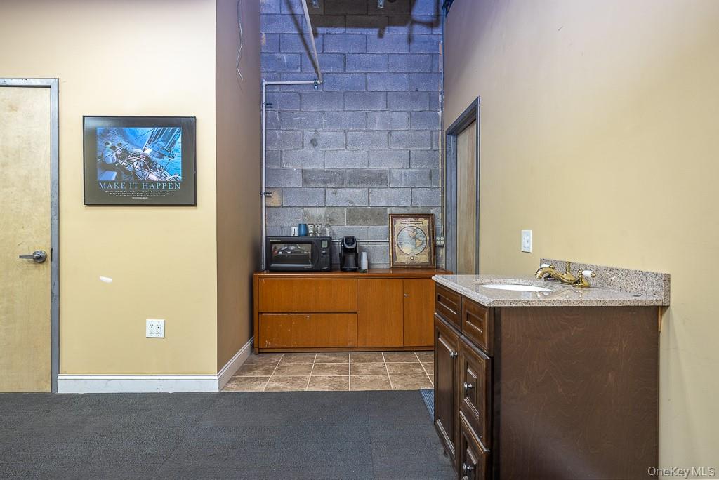 1 Teneyck Street Property Photo 23