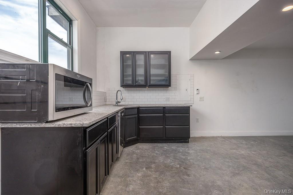 1 Teneyck Street Property Photo 35