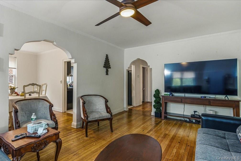 6402 Ellwell Crescent Property Photo 5