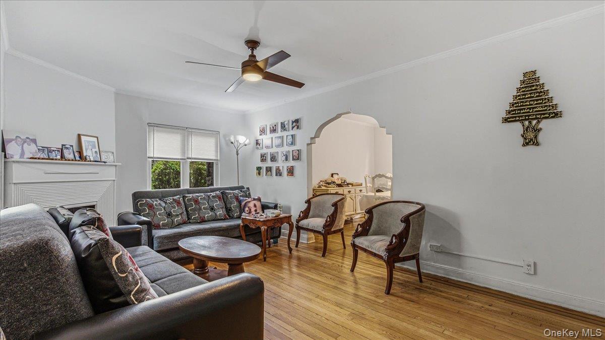 6402 Ellwell Crescent Property Photo 6