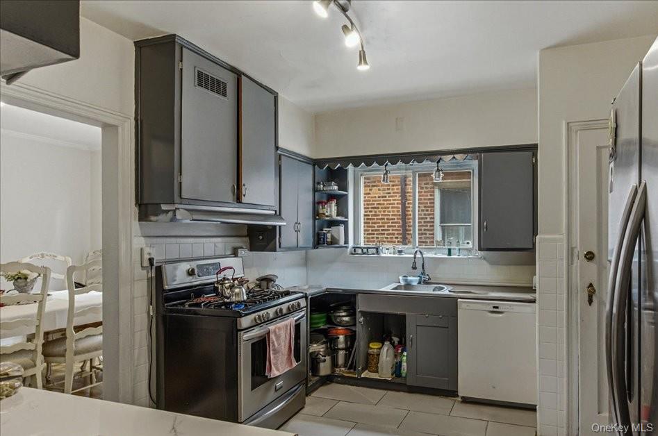 6402 Ellwell Crescent Property Photo 10