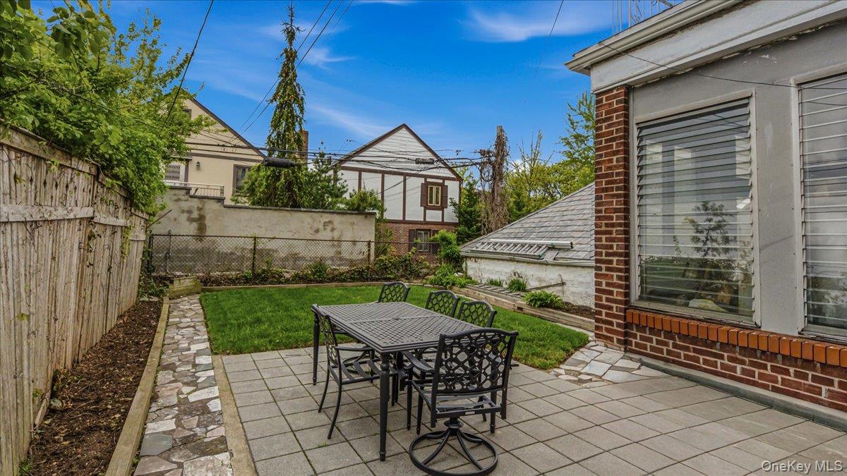 6402 Ellwell Crescent Property Photo 17