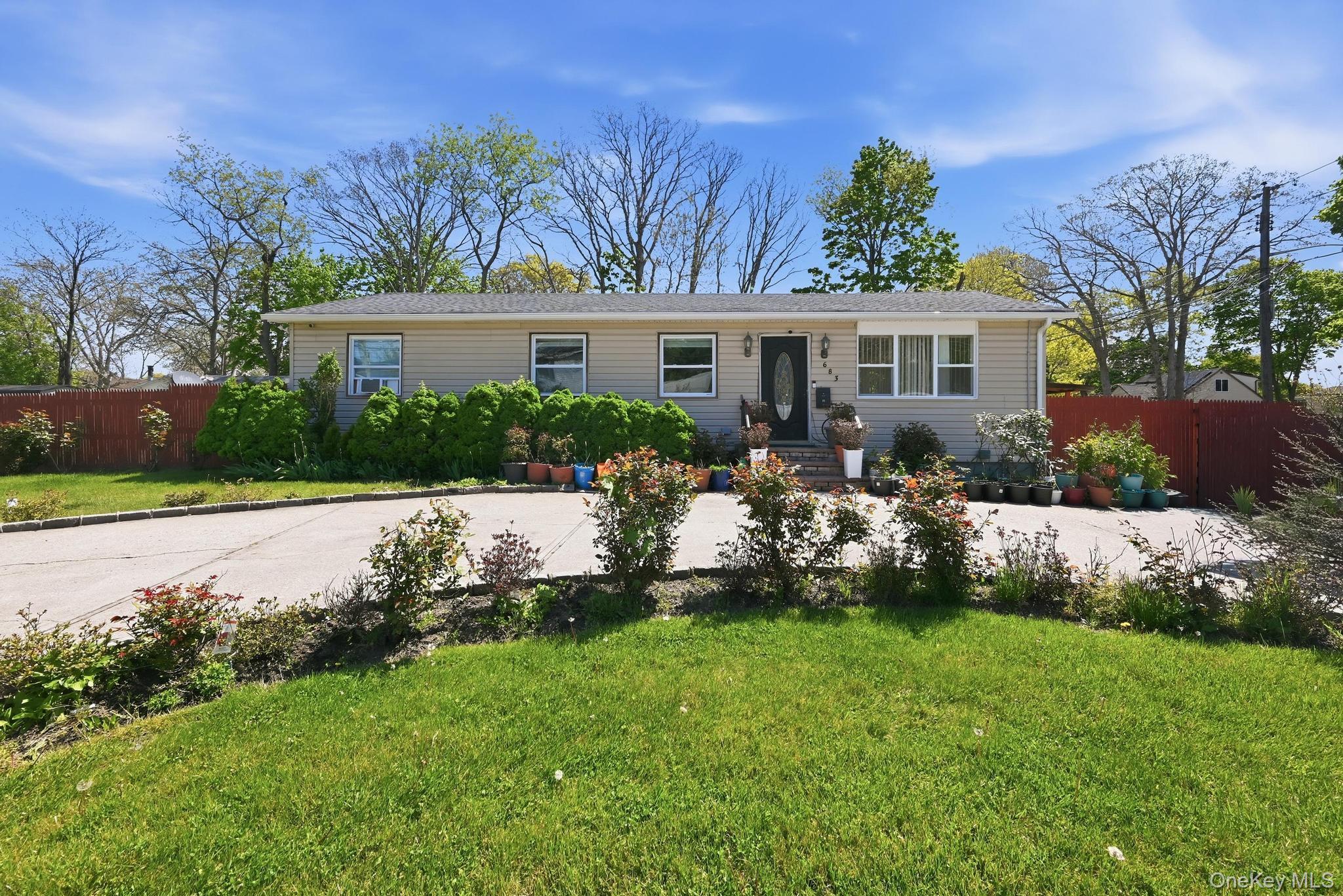 683 Broadway Property Photo 1