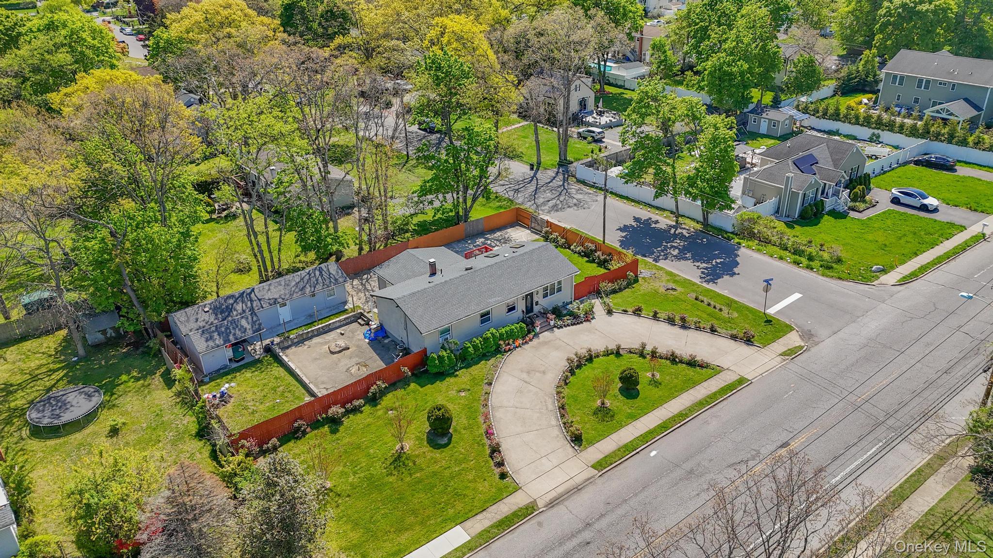 683 Broadway Property Photo 3