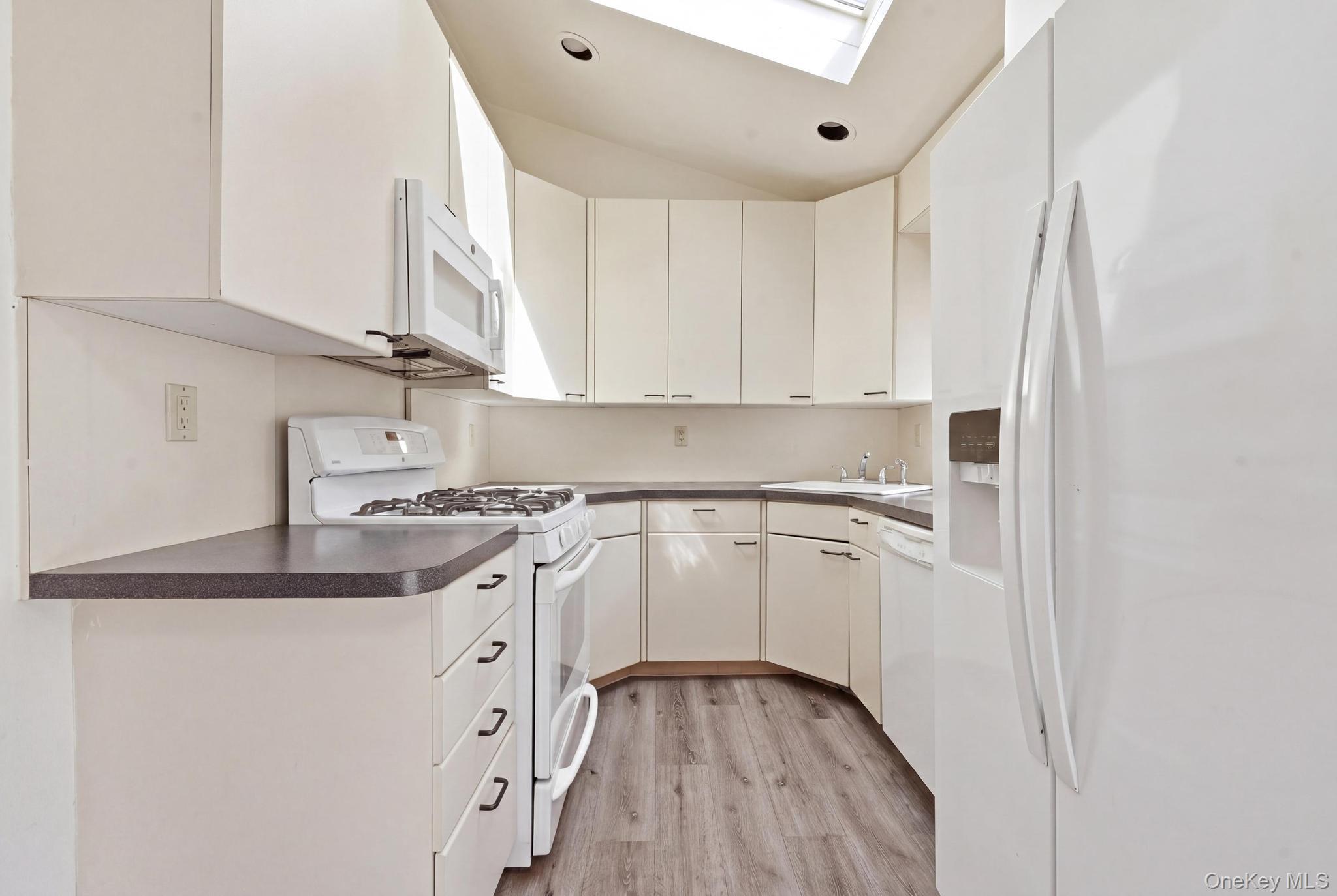 683 Broadway Property Photo 21