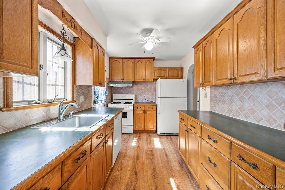 134 E Dover Street Property Photo 9