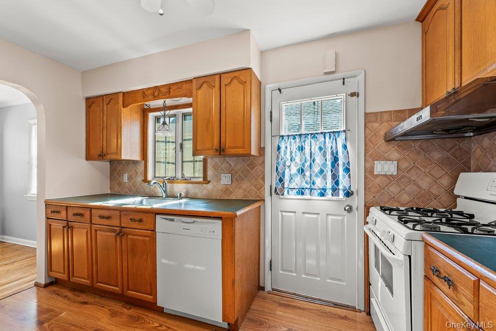 134 E Dover Street Property Photo 10