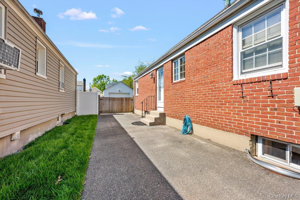 134 E Dover Street Property Photo 31