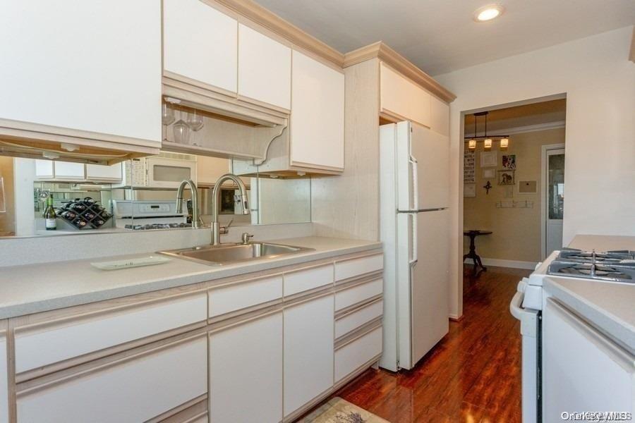 1213 E Broadway B24 Property Photo 9