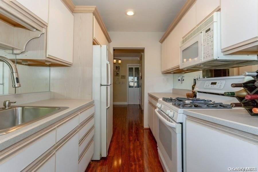 1213 E Broadway B24 Property Photo 10