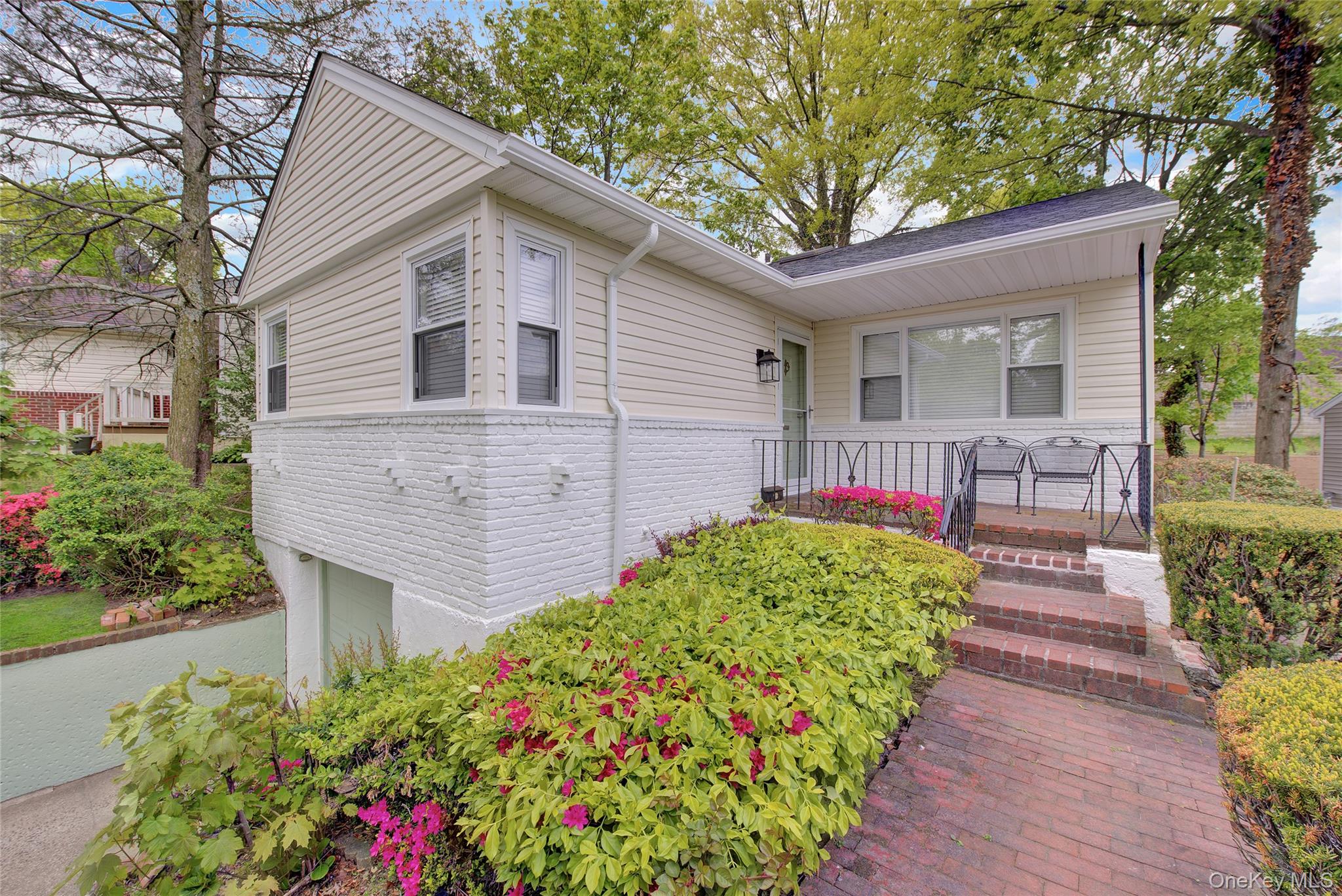 5116 Little Neck Parkway Property Photo 1