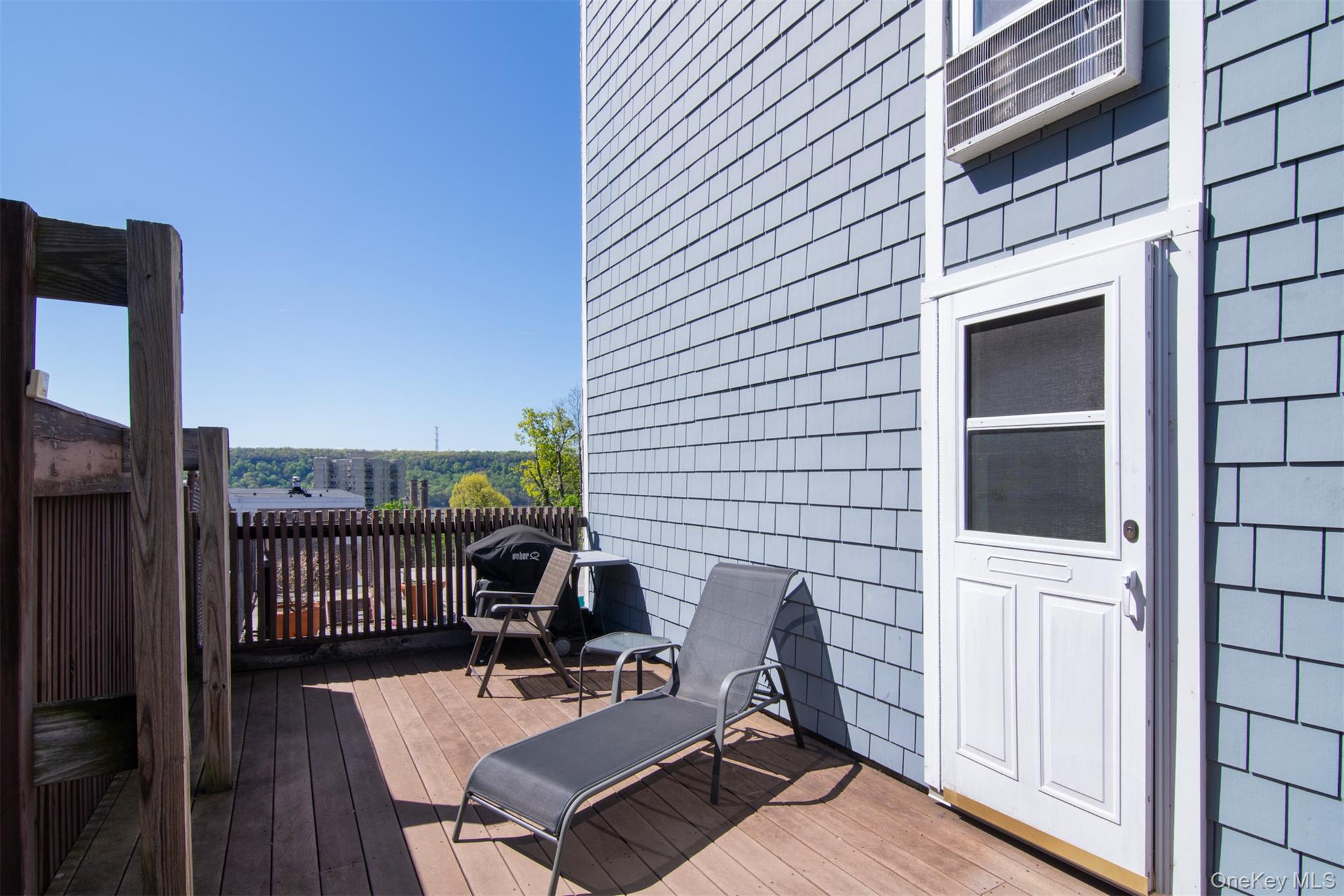 397 N Broadway 1q Property Photo 12