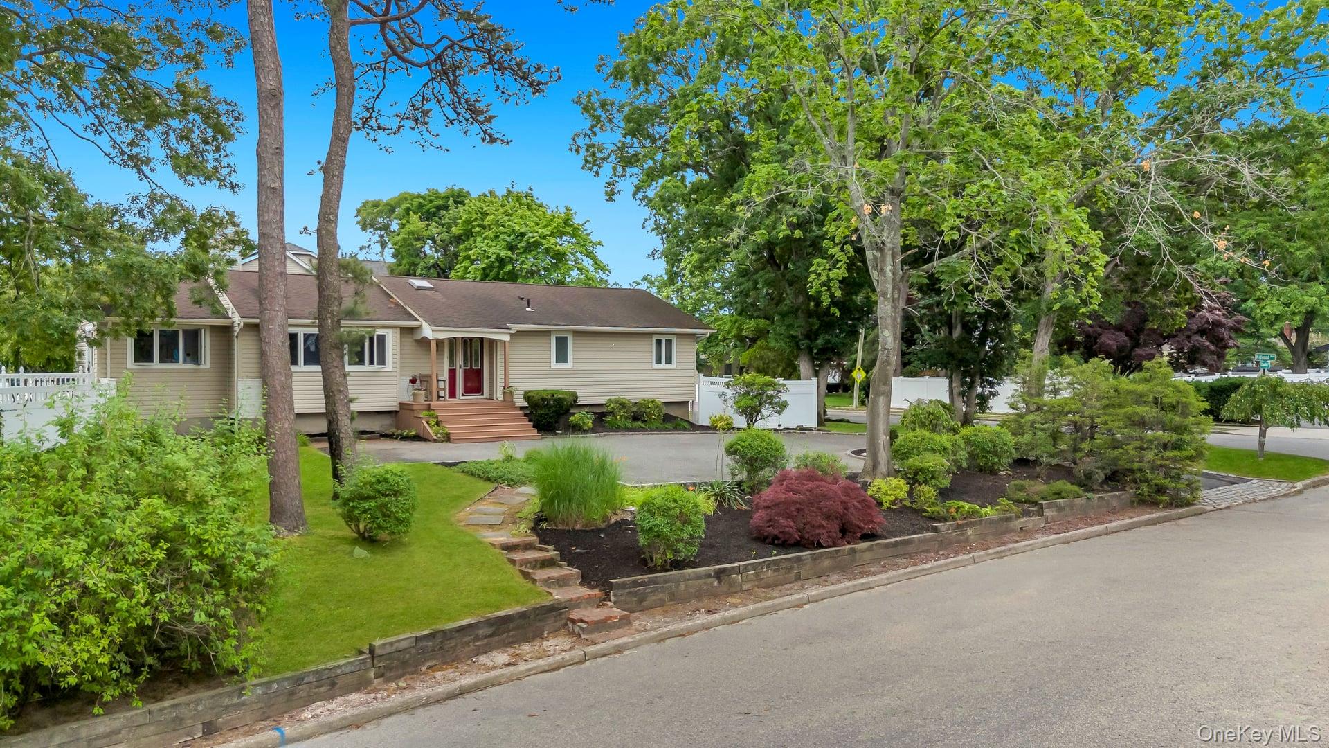 93 Midwood Avenue Property Photo 1