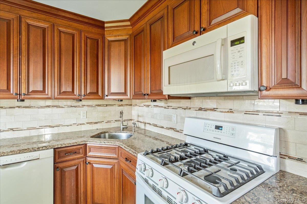 6701 152nd Street 220a Property Photo 8