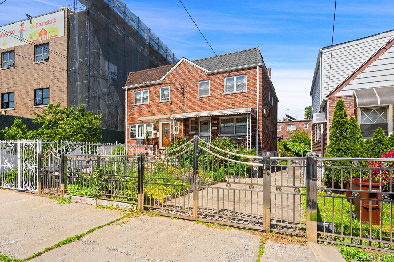 1056 Swinton Avenue Property Photo 1