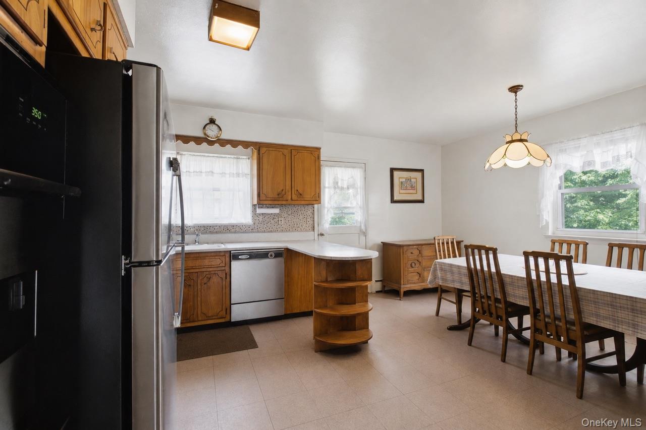 1056 Swinton Avenue Property Photo 8