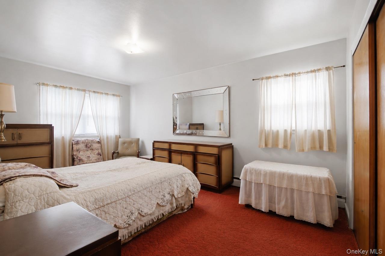 1056 Swinton Avenue Property Photo 12