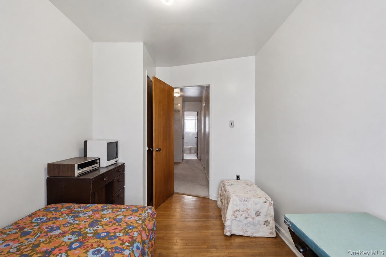 1056 Swinton Avenue Property Photo 17
