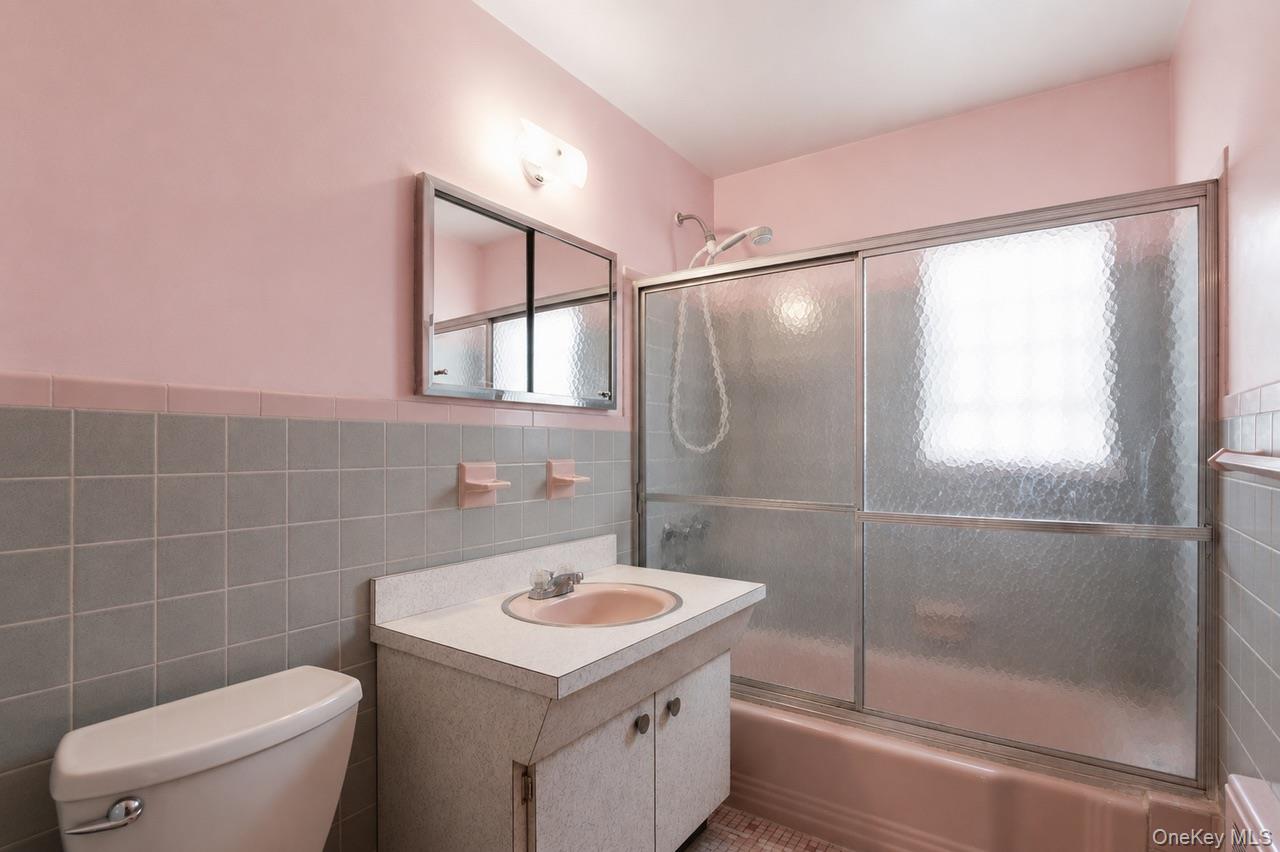 1056 Swinton Avenue Property Photo 18
