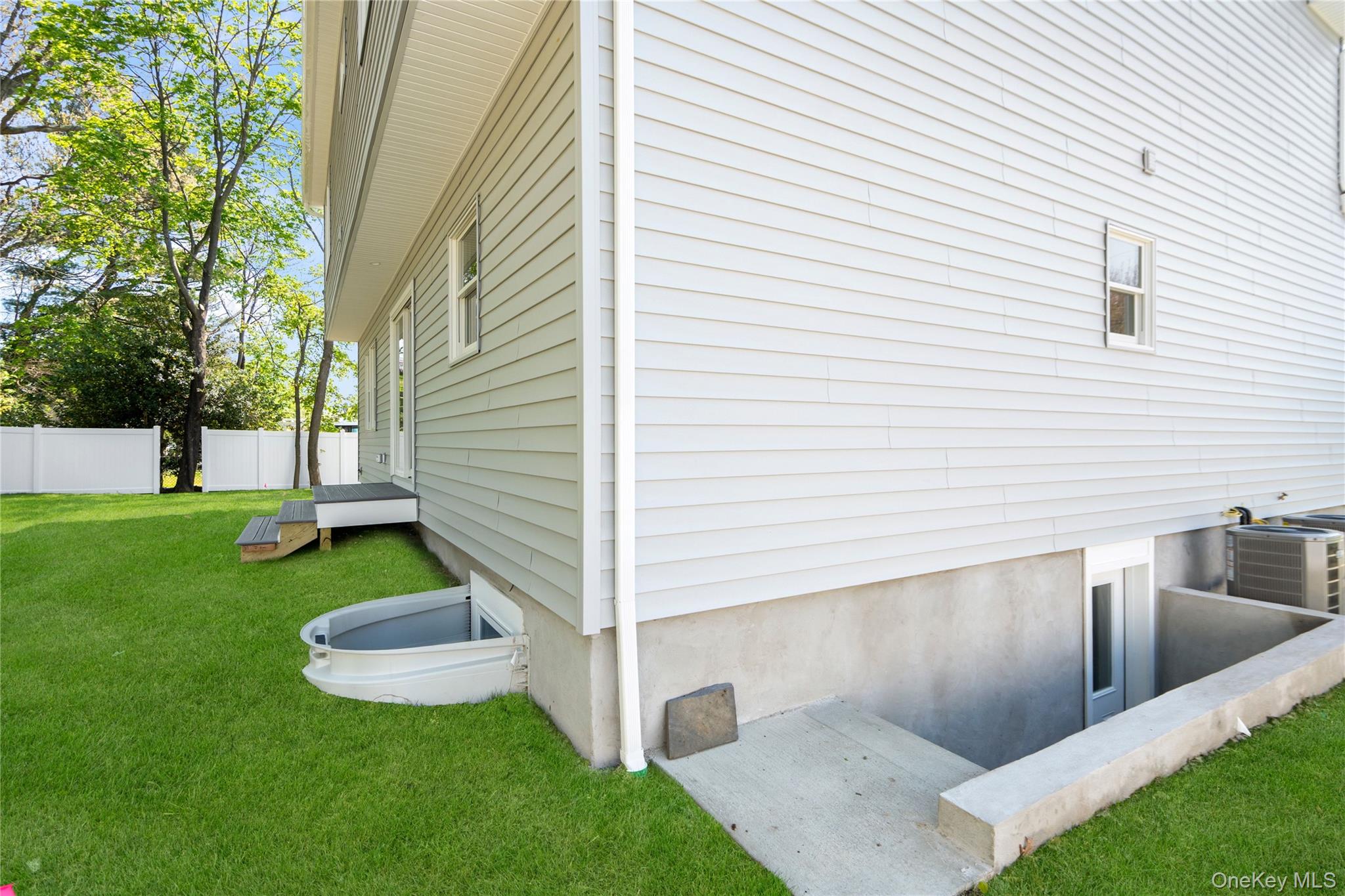 969 Manor Lane Property Photo 14