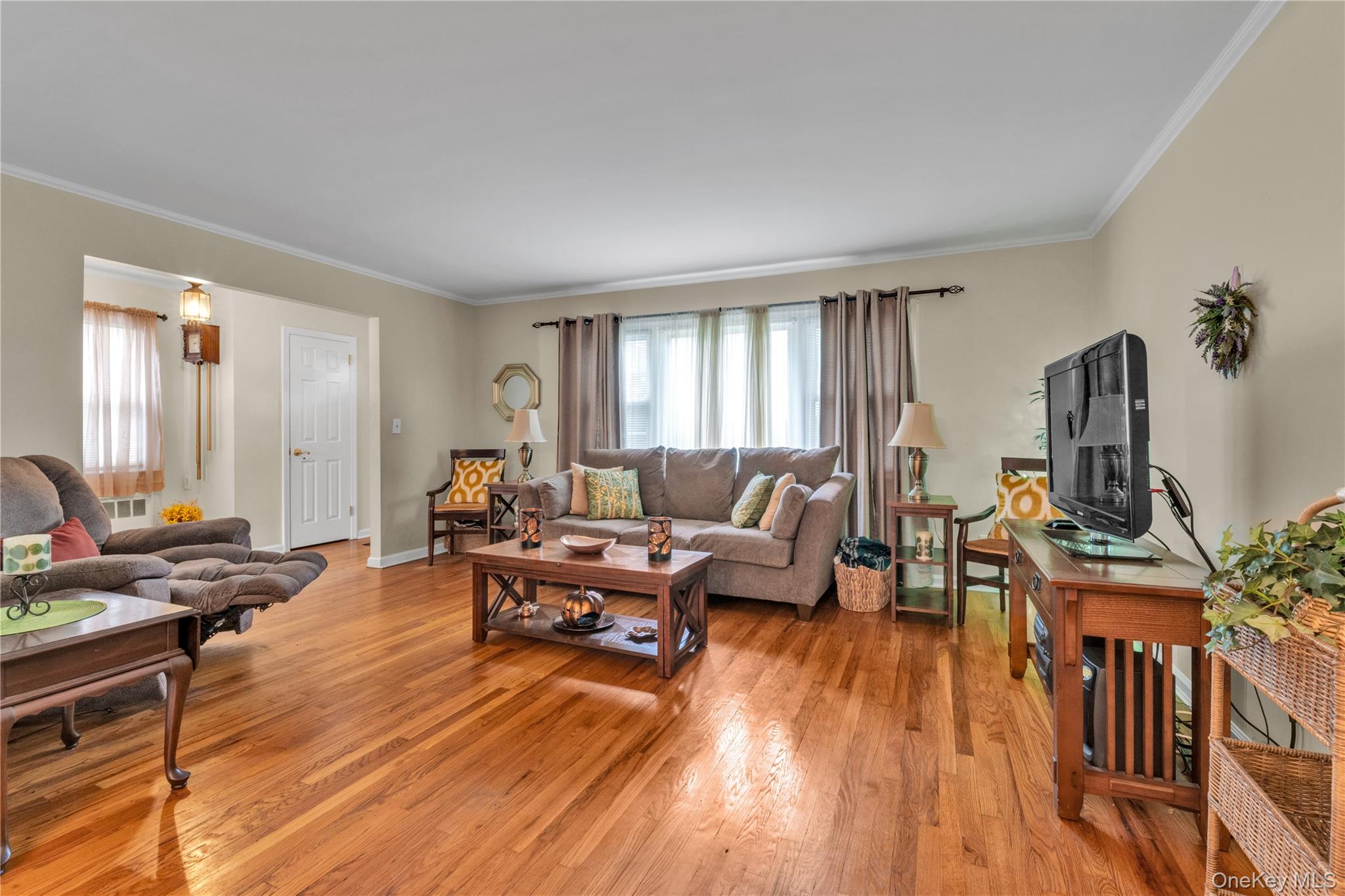 275 New Hyde Park Road Property Photo 2