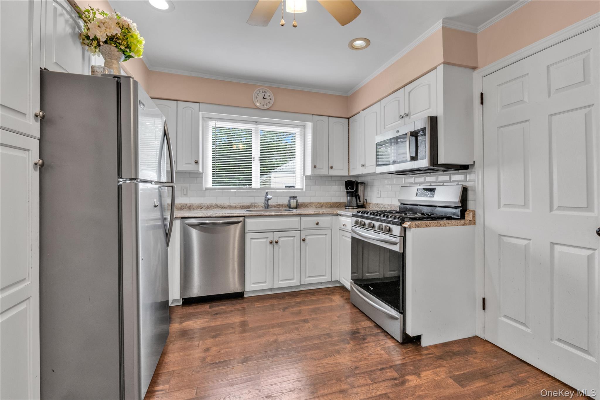 275 New Hyde Park Road Property Photo 8