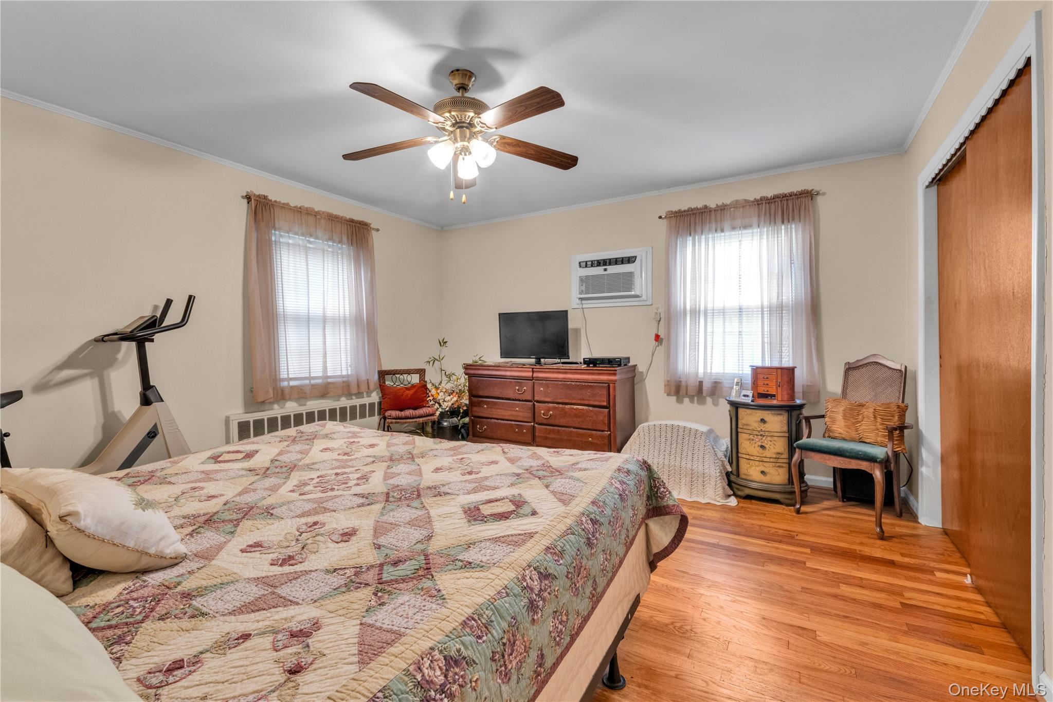 275 New Hyde Park Road Property Photo 12
