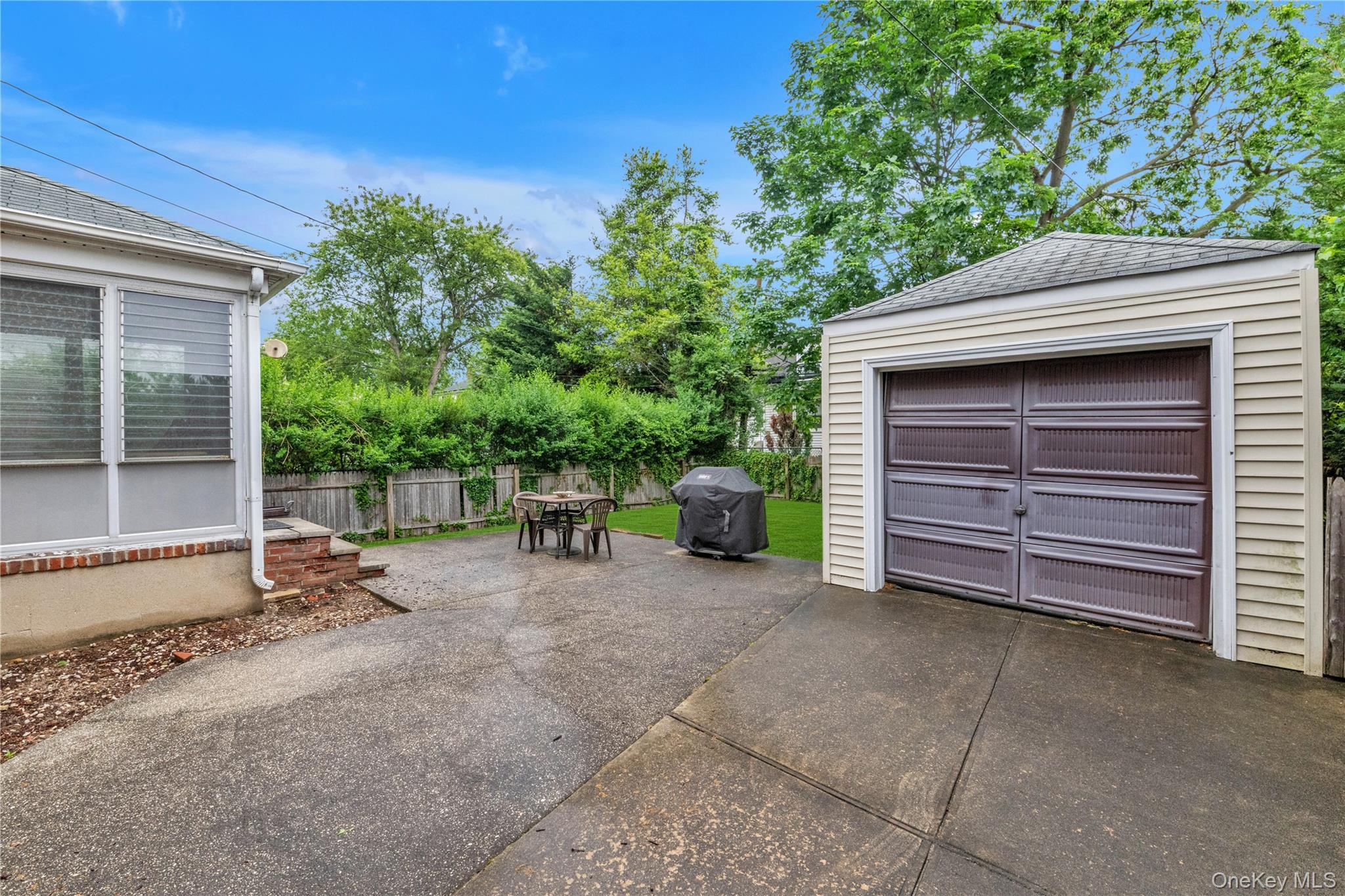 275 New Hyde Park Road Property Photo 21