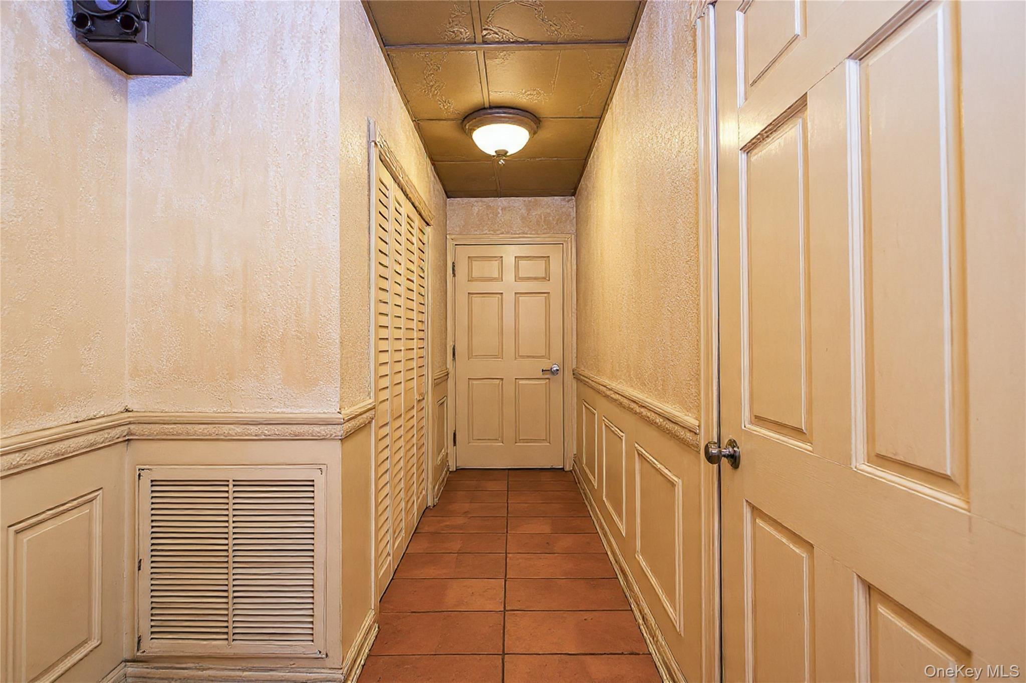 2579 Cropsey Ave Cropsey Avenue Property Photo 9