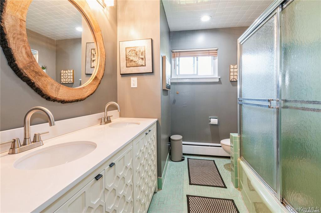 1040 Cedarhurst Street Property Photo 7