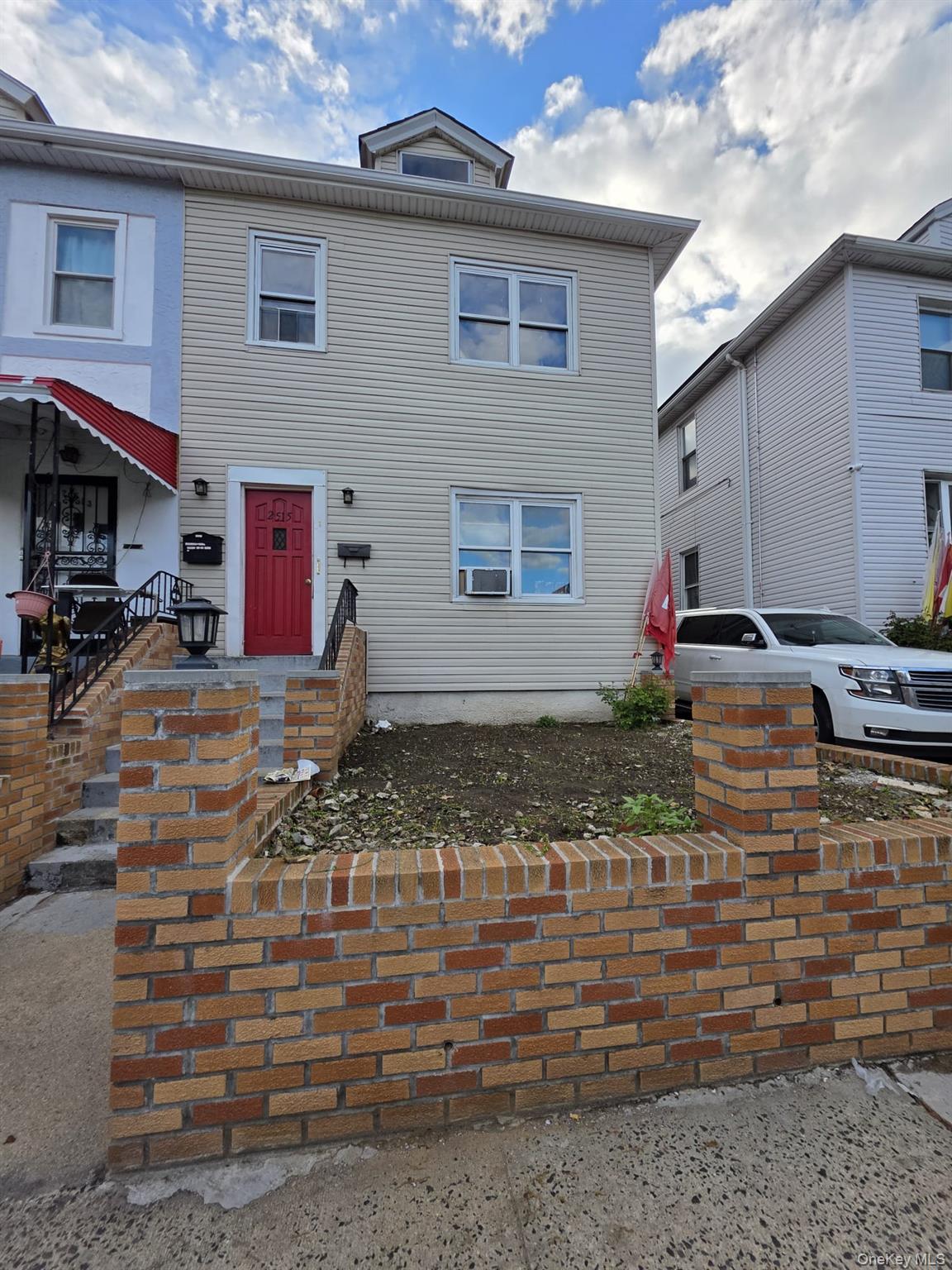 2515 Holland Avenue Property Photo 1