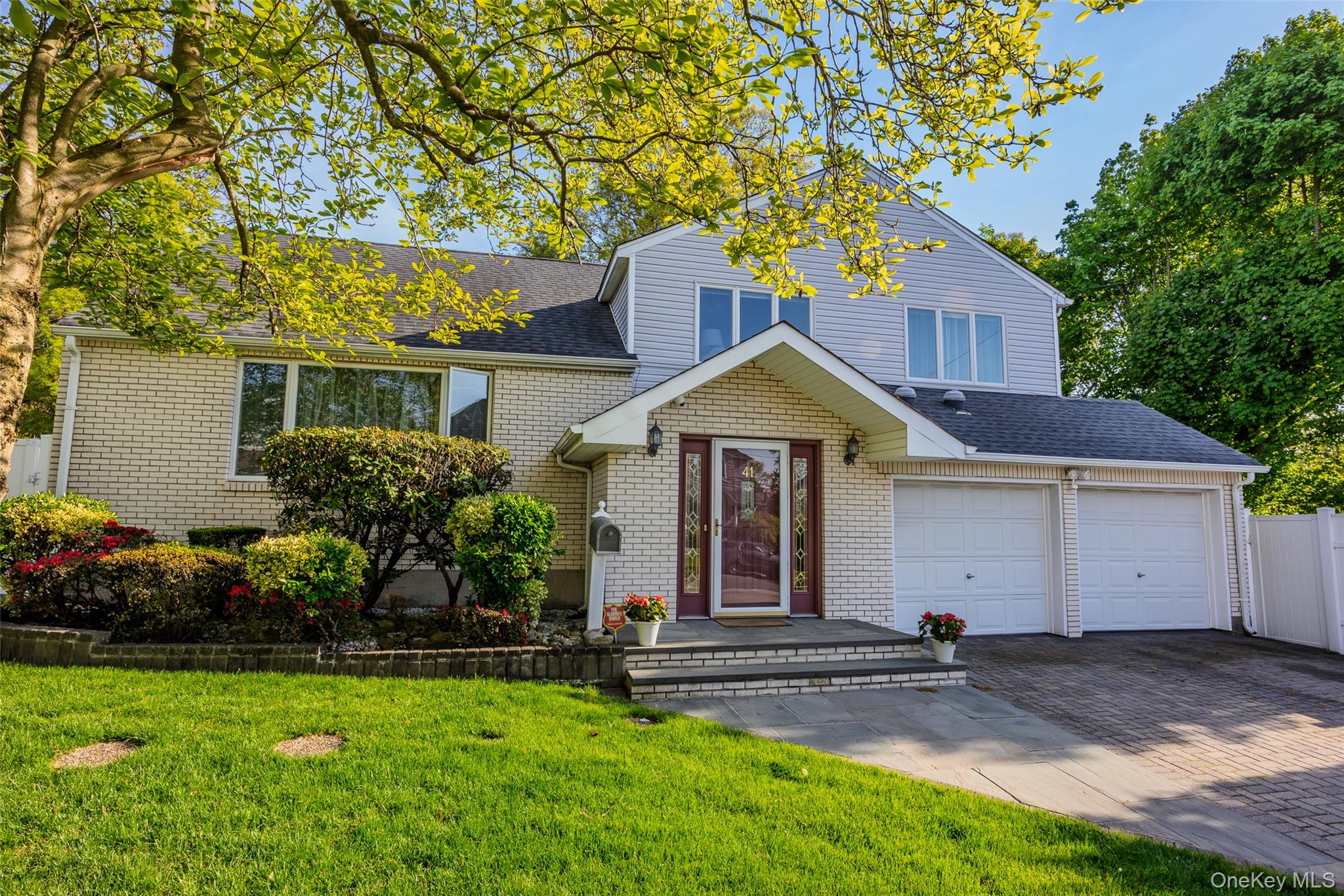 41 Robert Circle Property Photo 1