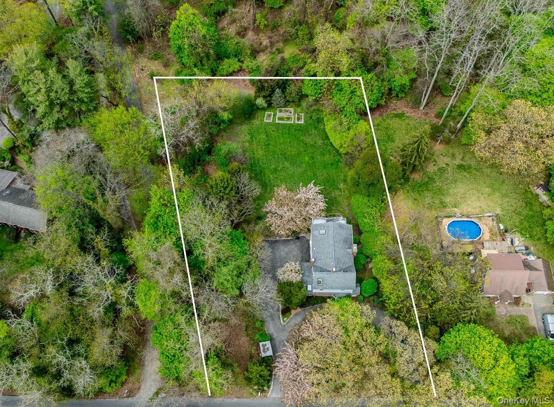 81 Old Post Road Property Photo 2